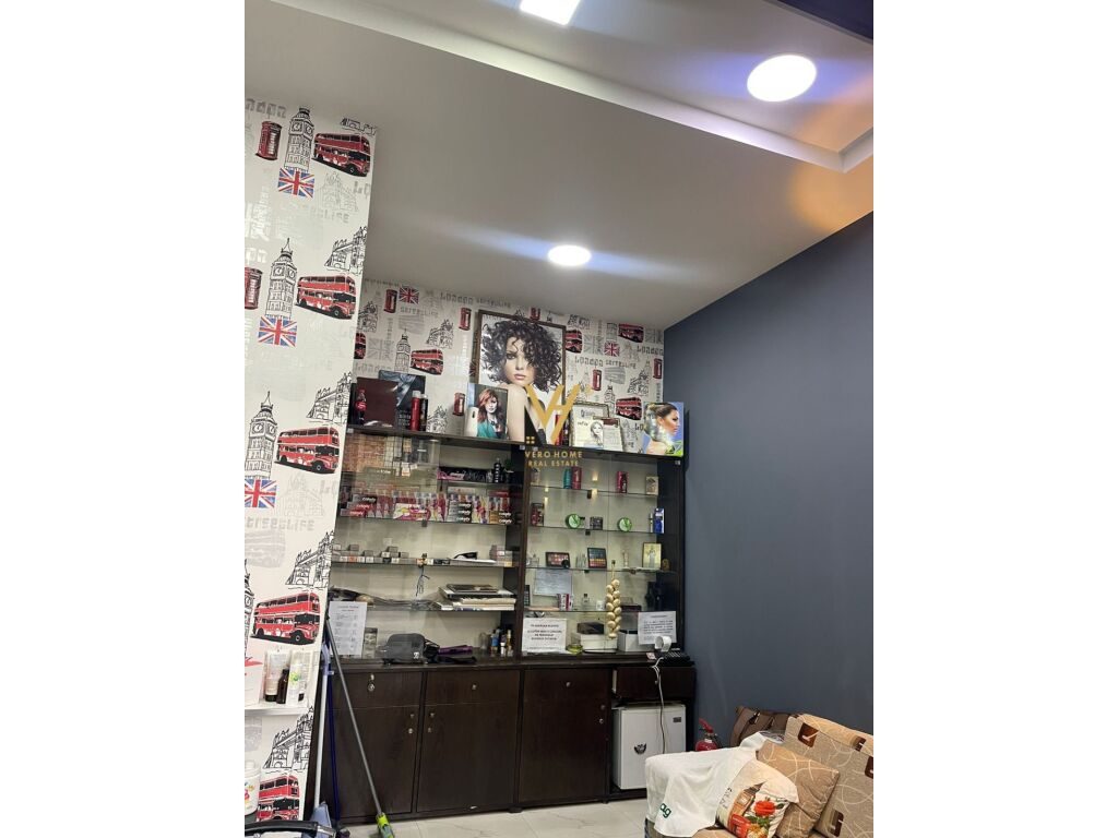 Shitet Aktivitet Biznesi Parukeri te Komuna e Parisit 30 m2 3