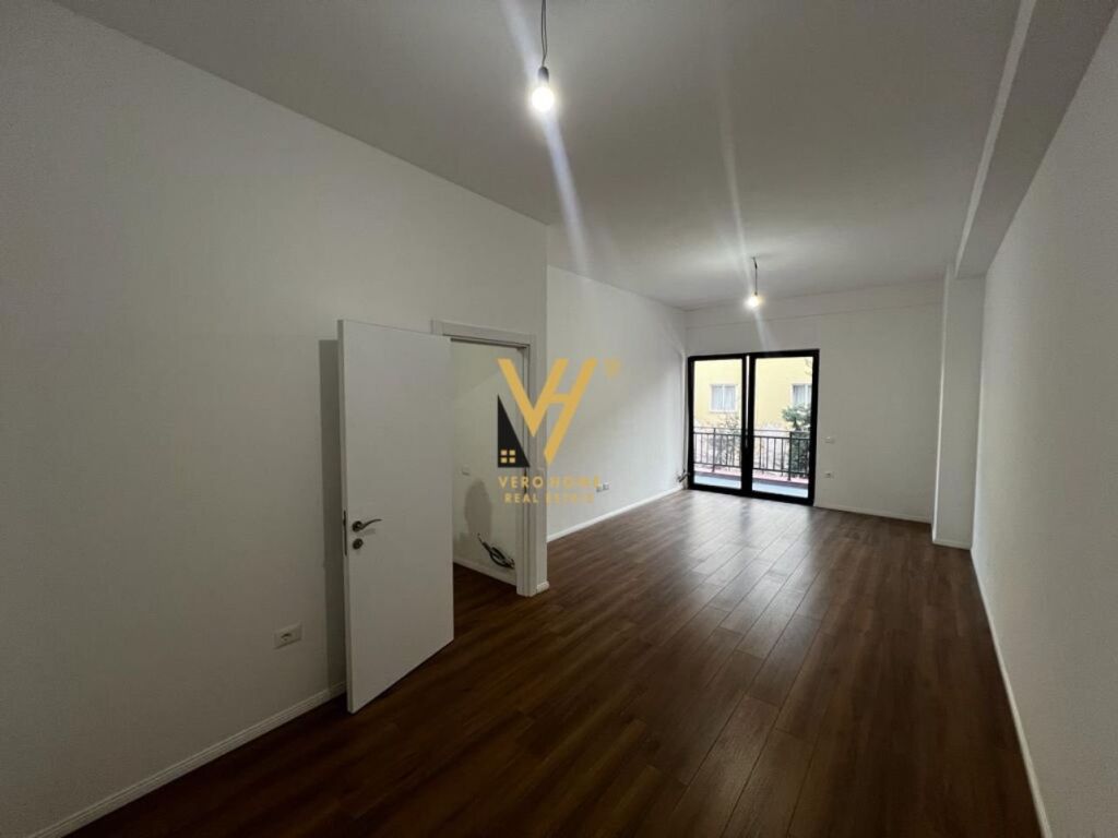 Jepet Zyre me qera te Kompleksi Arlis, Farmacia 10 , 80 m2