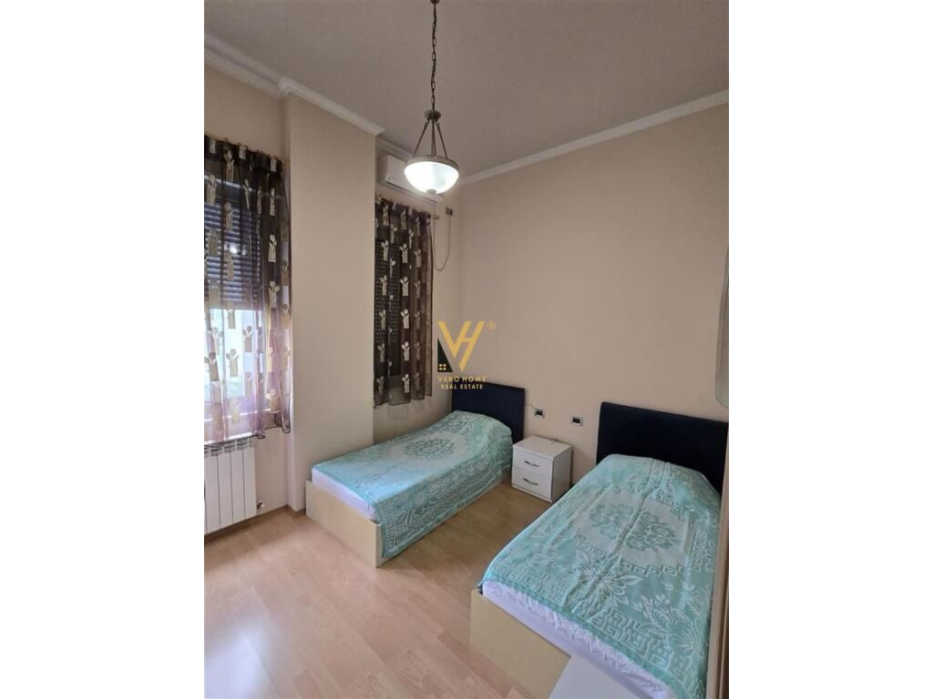 JEPET APARTAMENT 2+1+BLK ME QERA TE PAZARI I RI 950 EURO 3