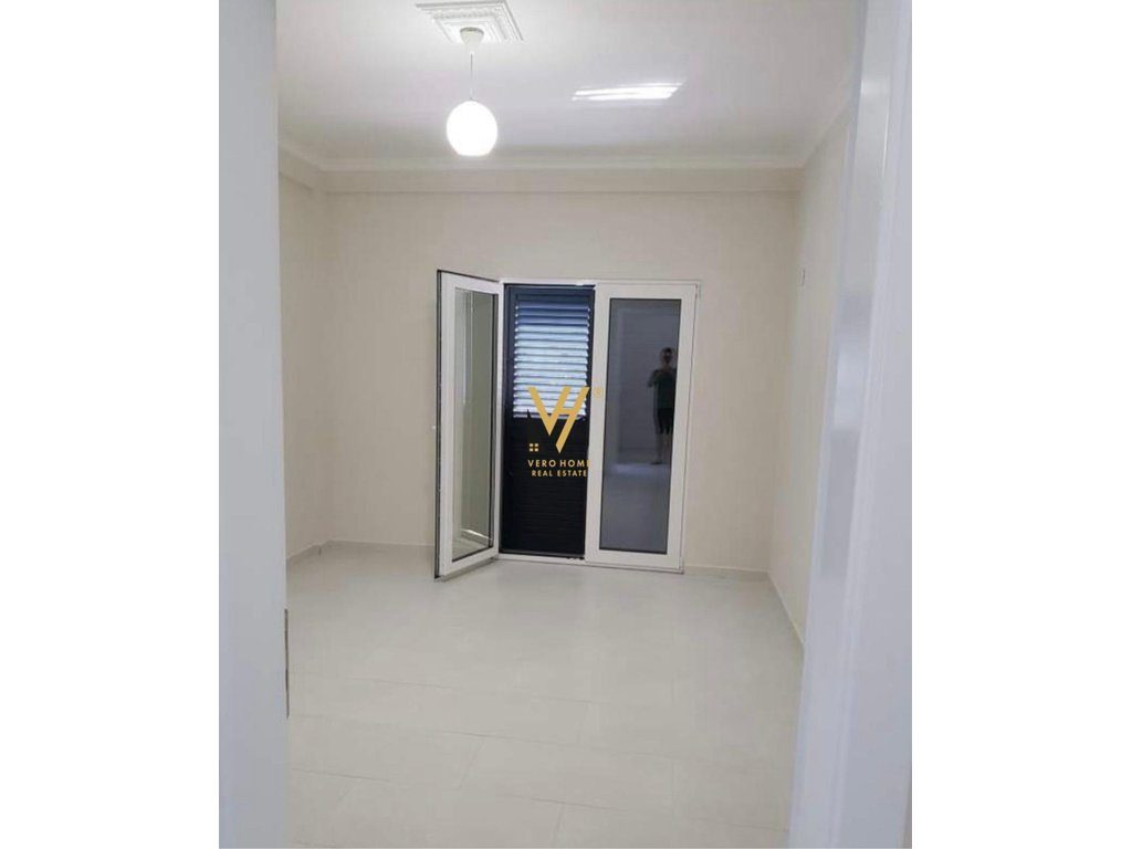 JEPET APARTAMENT 3+1+2+3BLK ME QERA TE RRUGA FUAT TOPTANI 700 EURO 3