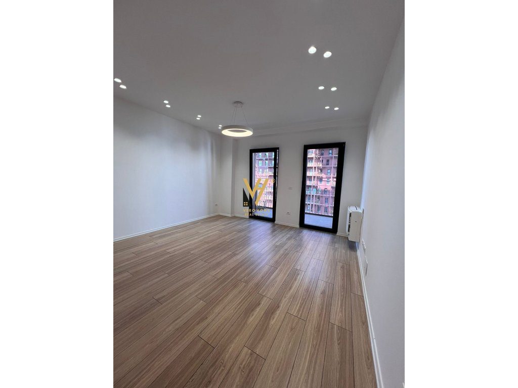 JEPET ZYRE 160M2 ME QERA TE GARDEN BUILDING 1.400 EURO