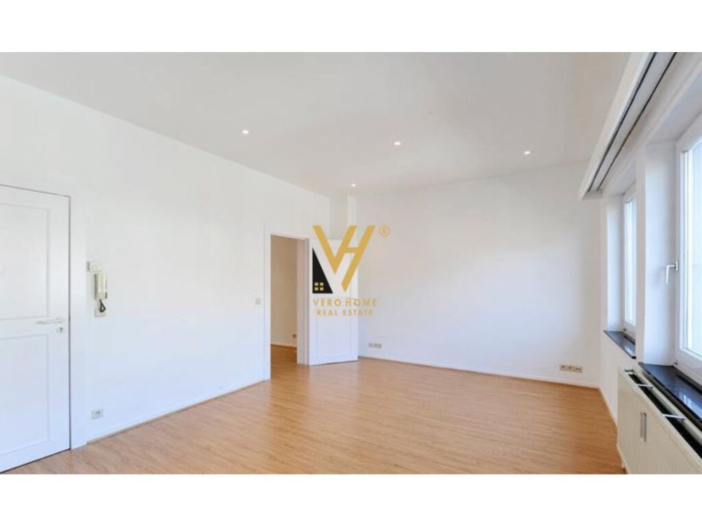 Shitet Apartament 1+1+ballkon te Shkolla e Baletit , Rruga e Elbasanit 72 m2