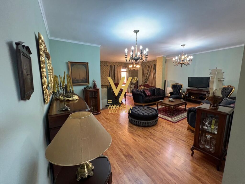 JEPET ME QERA VILE DY KATESHE PRANE MYSLYM SHYRIT 1.300 EURO