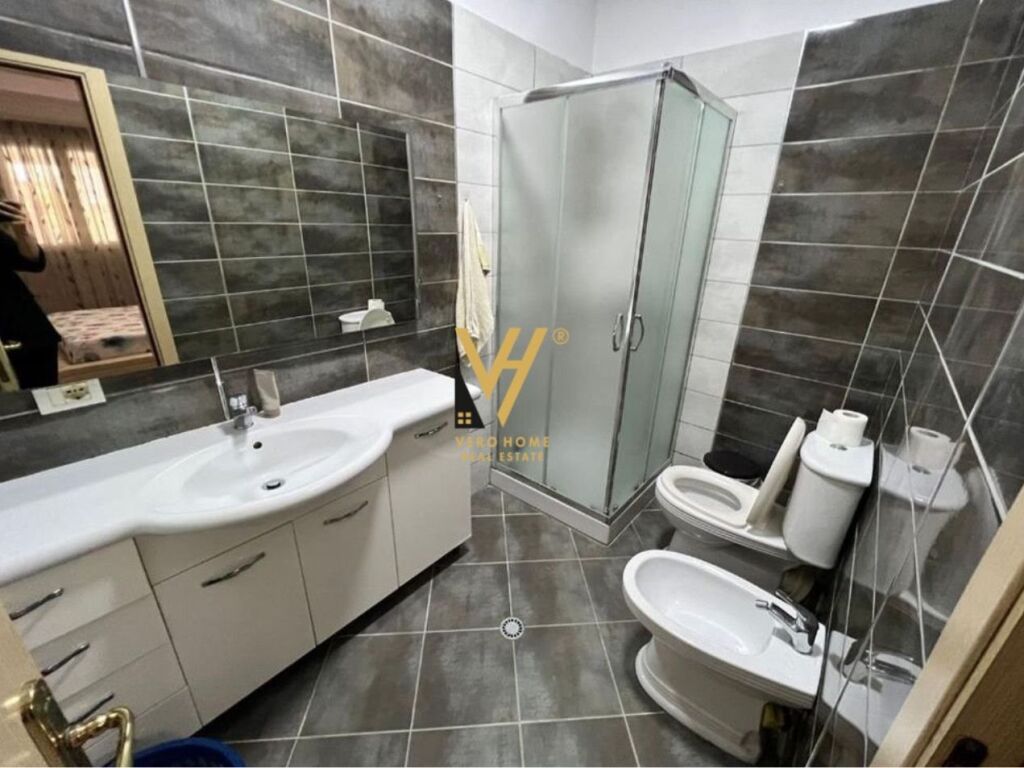 Jepet Apartament 2+1+2+ballkon me qera te Amerikan 3 , Yzberisht 97 m2 2