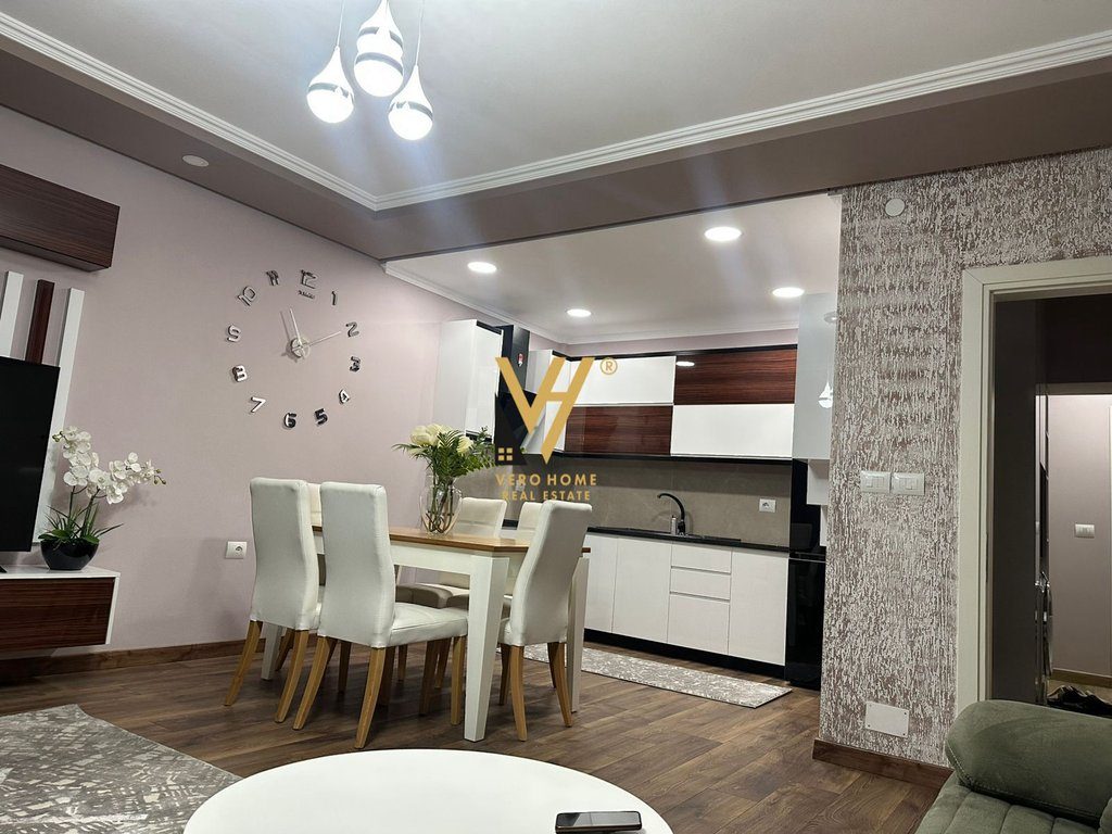 JEPET APARTAMENT 2+1+BLK ME QERA TE KOMUNA E PARISIT 80.000 LEKE 2