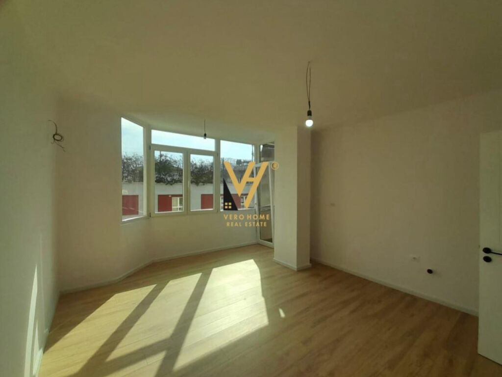 Shitet Apartament 1+1+ballkon te 21 Dhjetori 65 m2 2