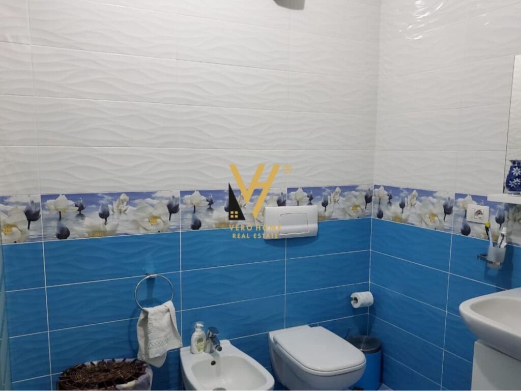 Jepet Apartament 2+1+2+ballkon me qera te Rruga Margarita Tutulani 110 m2 3