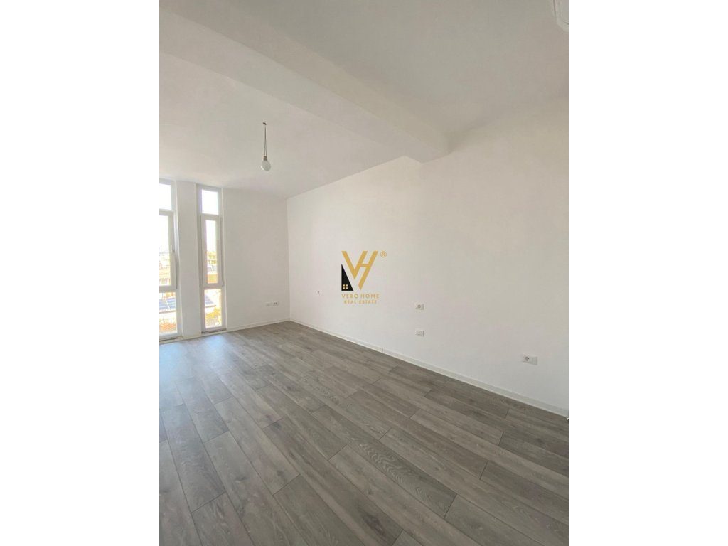 JEPET ZYRE 72 M2 ME QIRA TE KIKA 2, KOMUNA PARISIT 70.000 LEKE 2