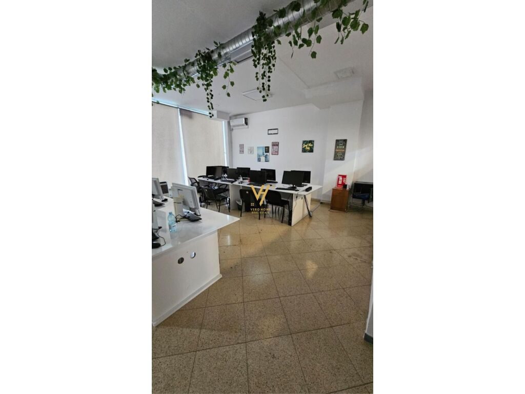 Shitet Ambient Biznesi te Kodra e Diellit 136 m2 2