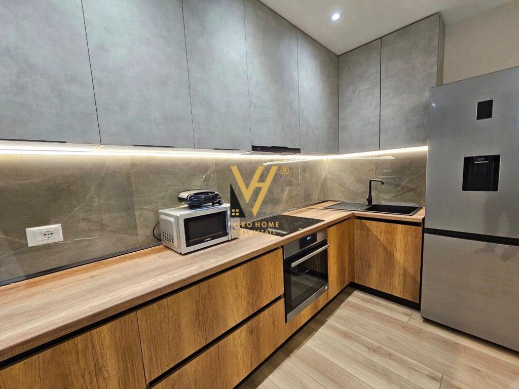 JEPET APARTAMENT 2+1+2+ VERANDE ME QIRA NE BLLOK, FAKULTETI I DREJTESISE 1.300 EURO 2