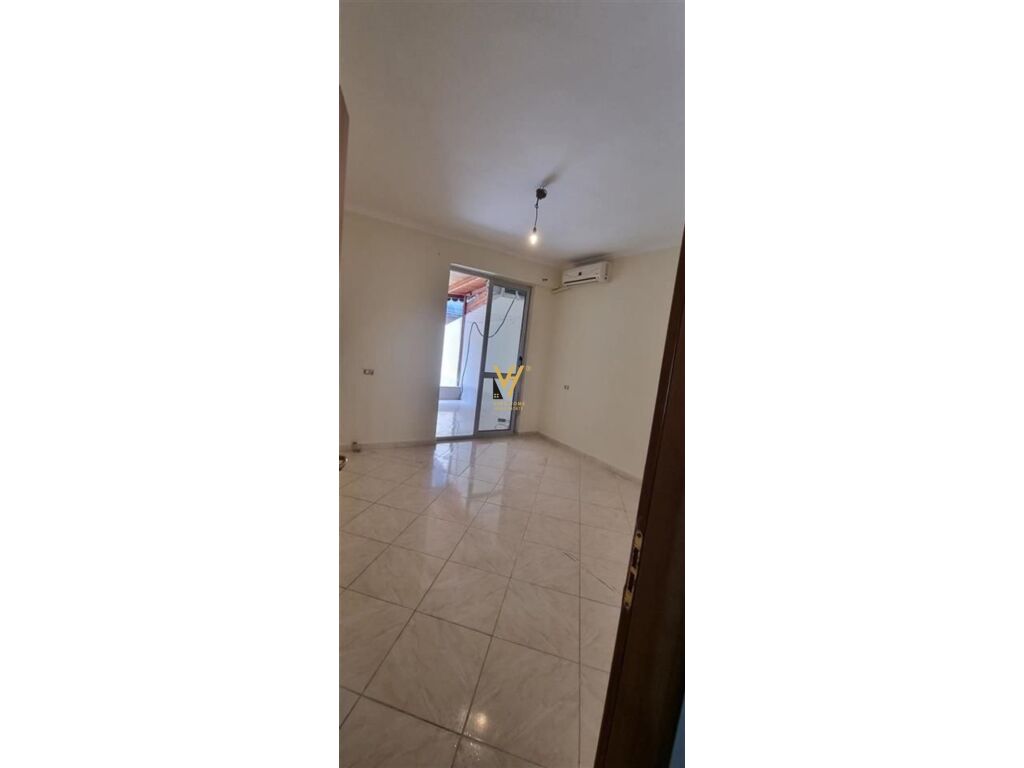 Jepet Zyre me qera te Komuna e Parisit 110 m2 4