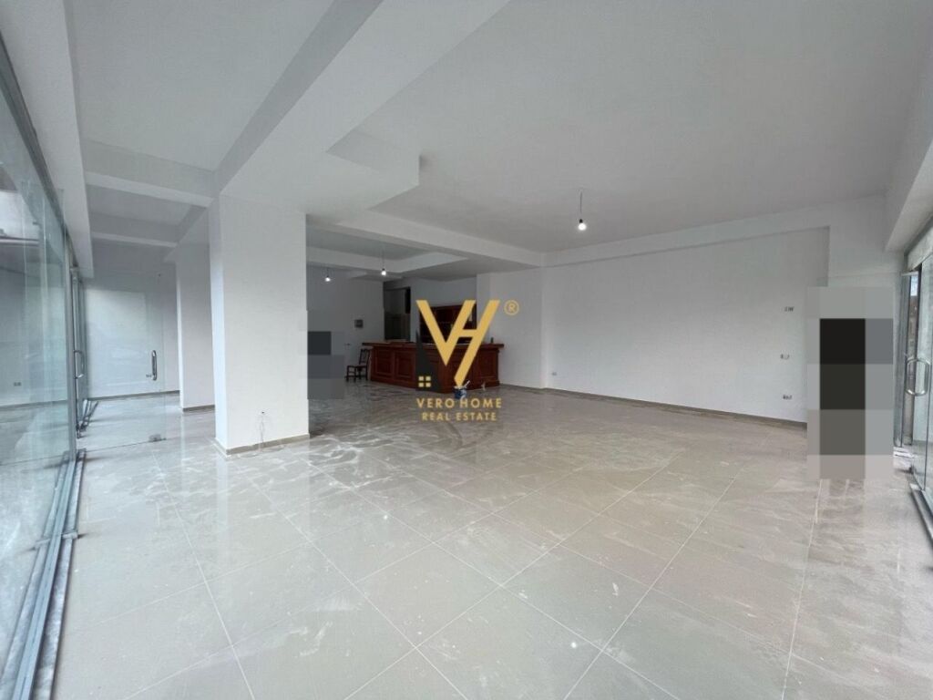 Jepet Dyqan me qera te Unaza e Re 112 m2 3
