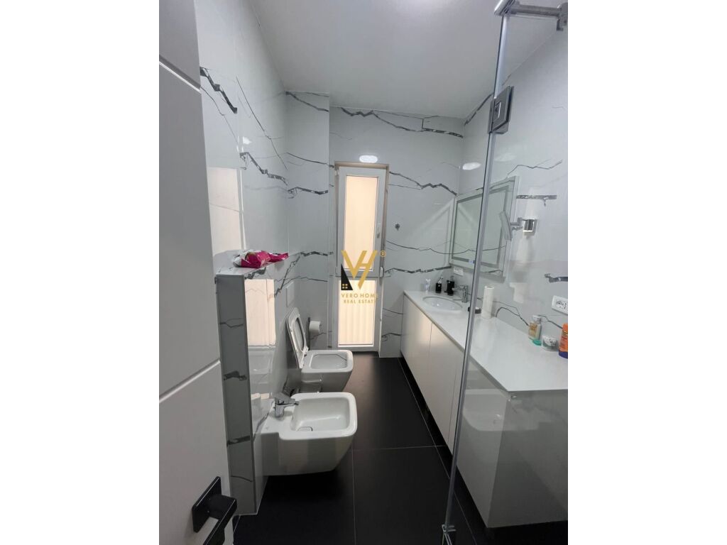 Jepet Apartament 2+1+2 me qera te Liqeni i Thate 110 m2 2