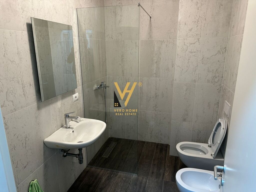 Jepet zyre me qera te Kompleksi Panorama 110 m2