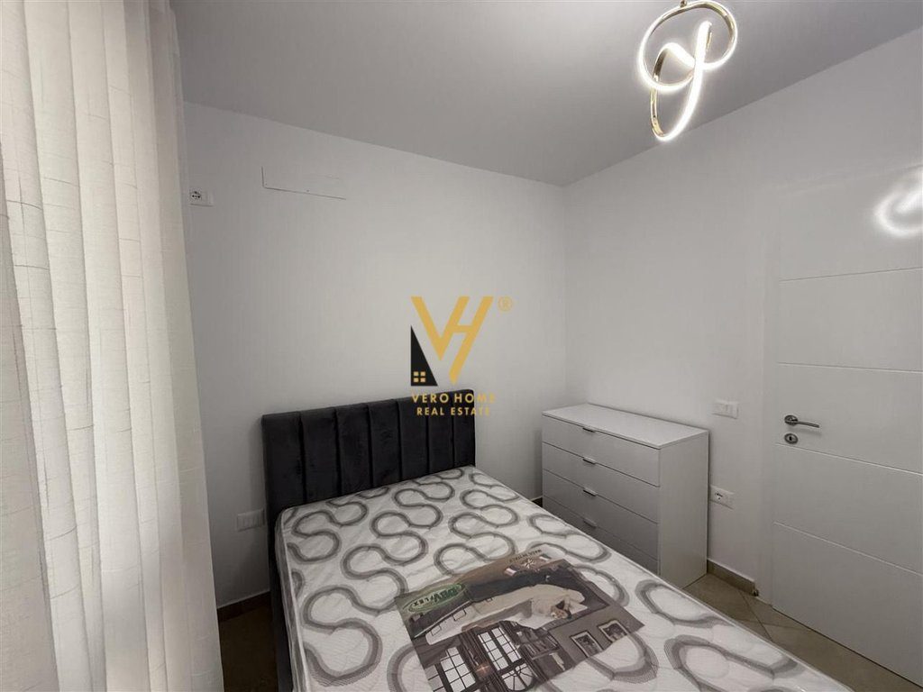JEPET APARTAMENT 2+1+BLK ME QERA TE RRUGA E BARRIKADAVE 1.000 EURO 4