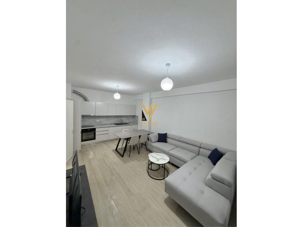 JEPET APARTAMENT 2+1+2+BLK ME QERA TE UNAZA E RE 700 EURO 2