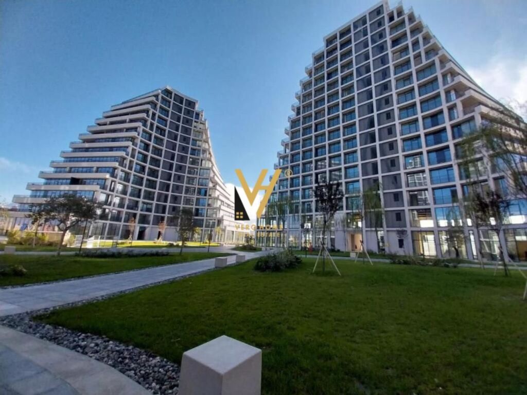 Shitet Apartament 3+1+2+ballkon te Lake View 236 m2