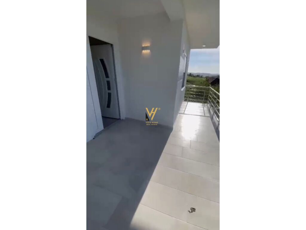 Shitet Vile nje kateshe dhe Truall 80 m2