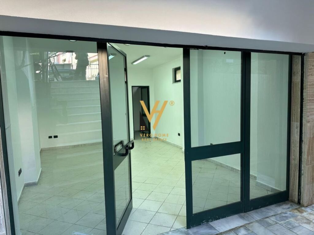 Jepet dyqan me qera te Rruga e Bogdaneve 35 m2 4