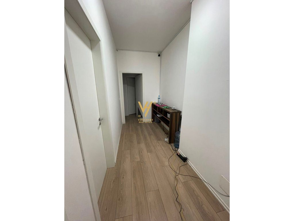 JEPET AMBIENT BIZNESI 105 M2 ME QIRA TE RRUGA E KAVAJES 140.000 LEKE 2