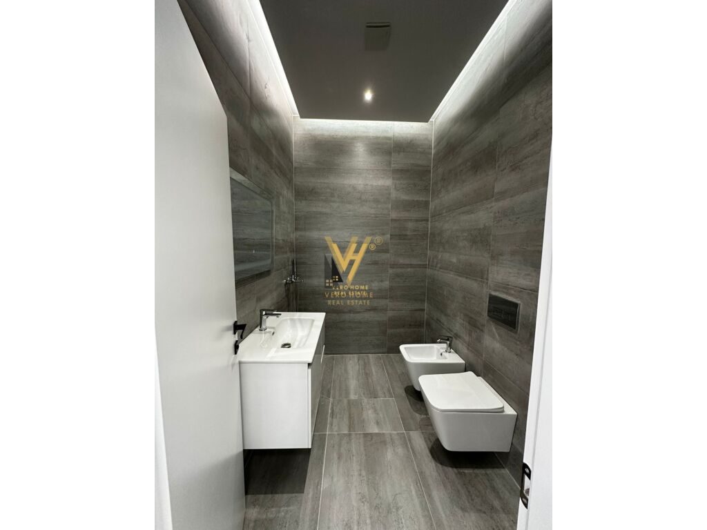 JEPET ZYRE 100 M2 QERA TE RRUGA E KAVAJES 1.300 EURO 3