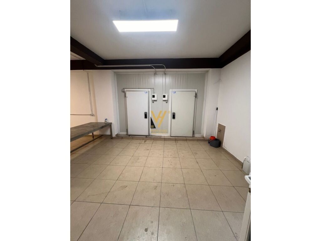 Jepet Dhome Frigoriferike me qera te Liqeni i Thate 200 m2 2