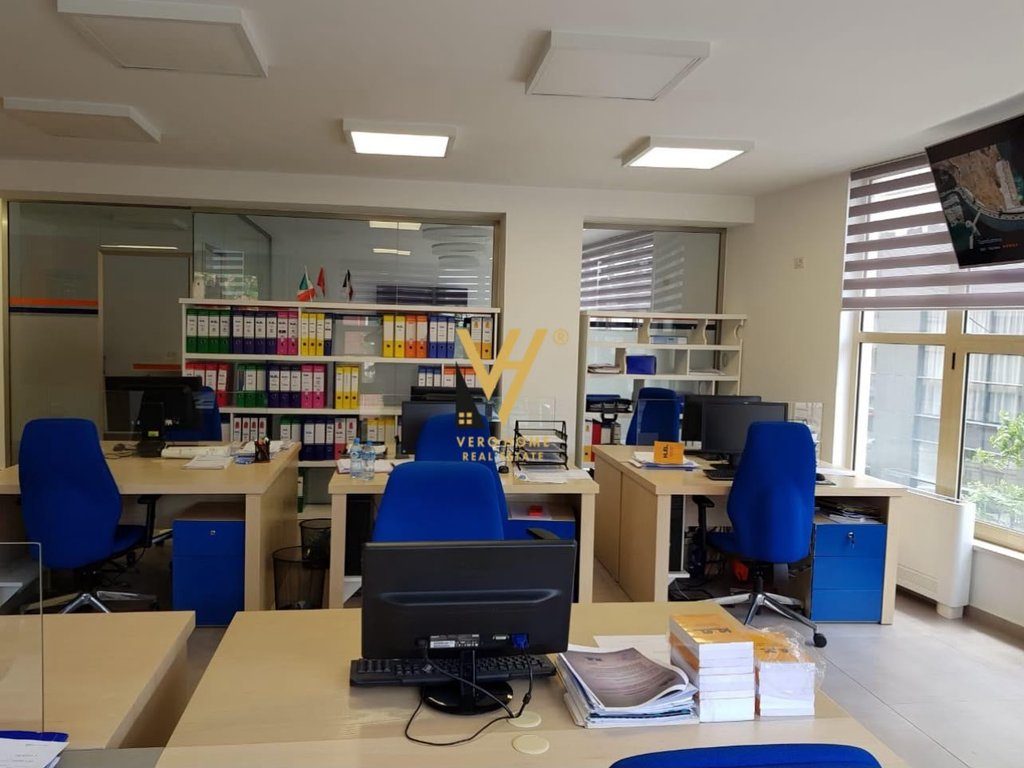 JEPET ZYRE 120 M2 ME QIRA TE KOMUNA E PARISIT 1.800 EURO 2