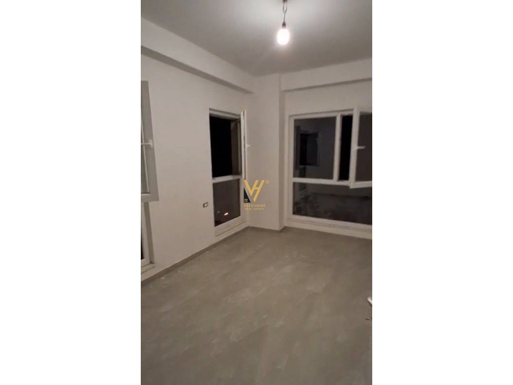 JEPET ZYRE 94 M2 ME QERA KOMPLEKSI AURA LAPRAKE 799 EURO