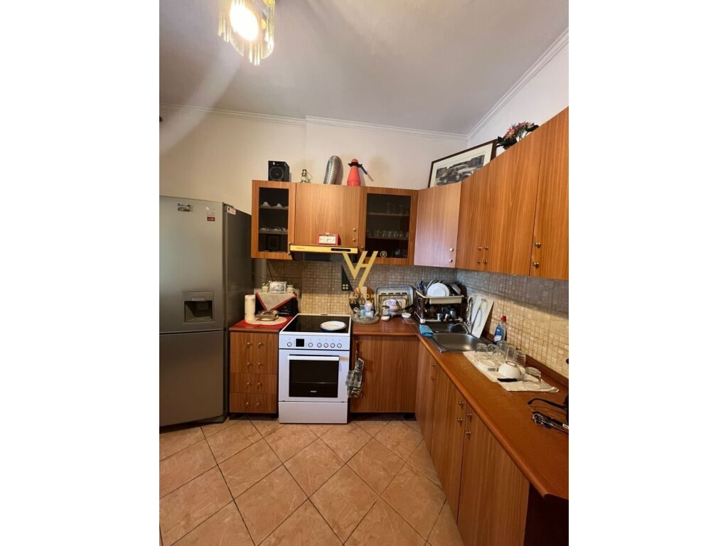 Jepet Apartament 1+1+ballkon me qera te 21 Dhjetori 90 m2 2