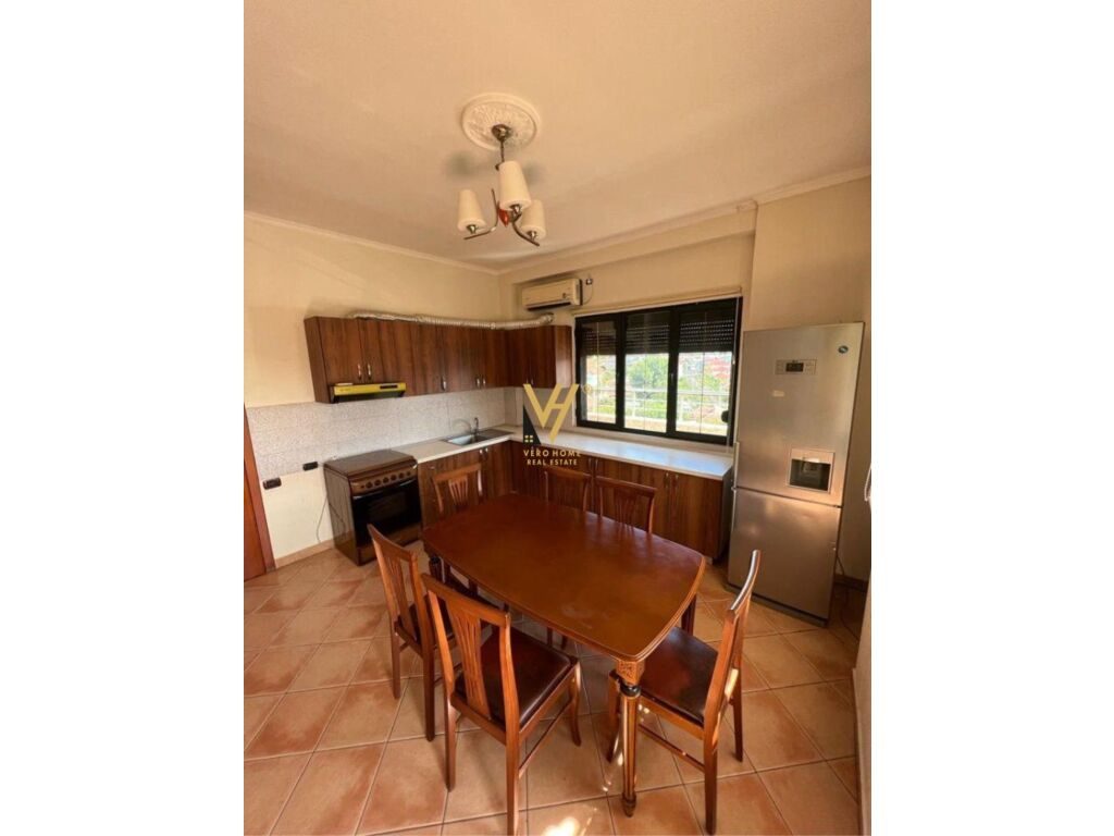 Jepet Apartament 3+1+2+ballkon me qera ne Misto Mame , Yzberisht 180 m2 2