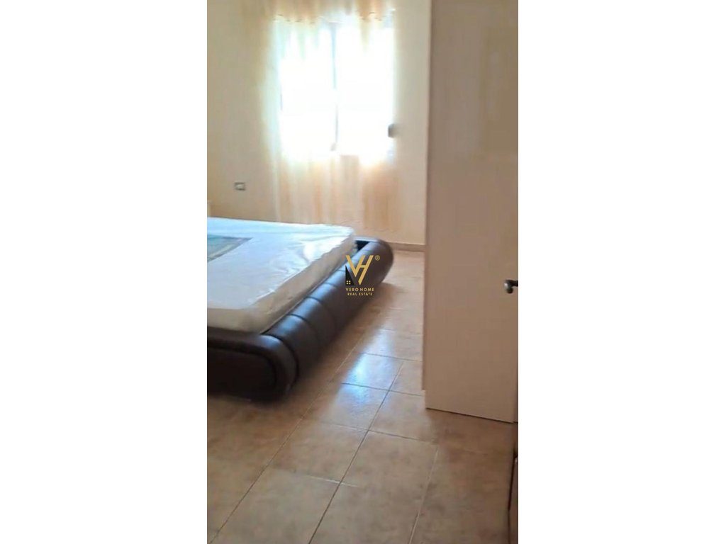 JEPET SHTEPI PRIVATE ME QERA NE PASKUQAN 40.000 LEKE 4