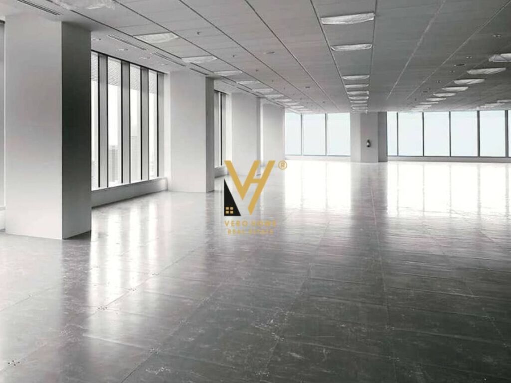 Jepet ambjent biznesi me qera te Ish Ekspozita Sot 200 m2