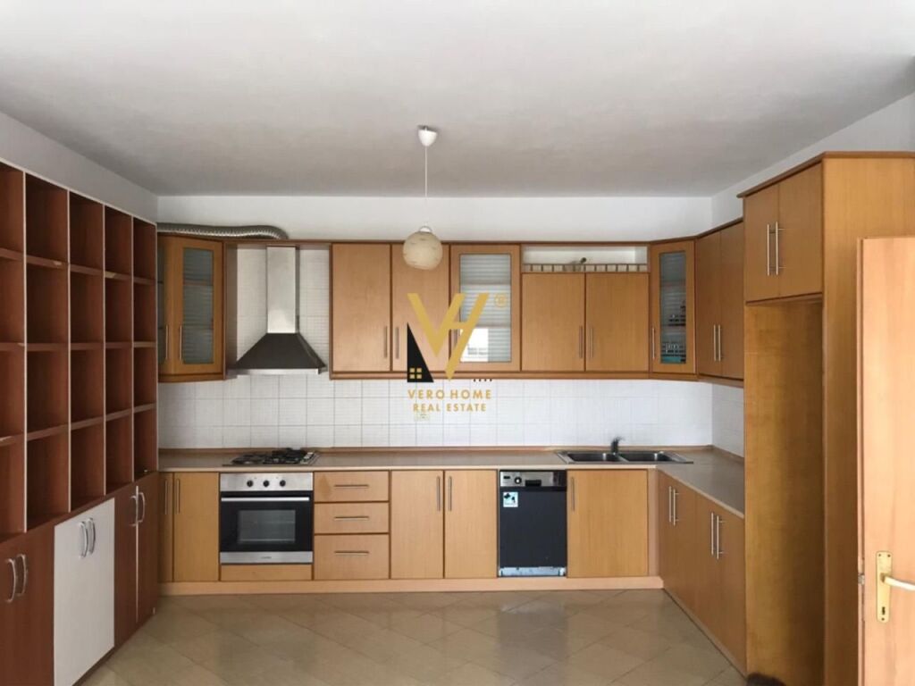 Jepet Zyre me qera te Qendra Kristal 90 m2 4