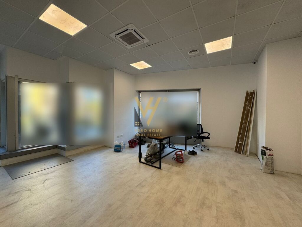 Jepet Ambient Komercial 420 m2 me qera te Blloku , Sheshi Willson 2