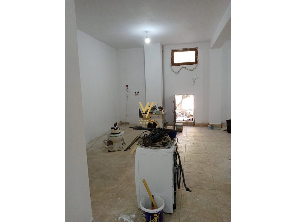 JEPET AMBIENT 140 M2 ME QERA TE TREGU ELEKTRIK 1.200 EURO 2
