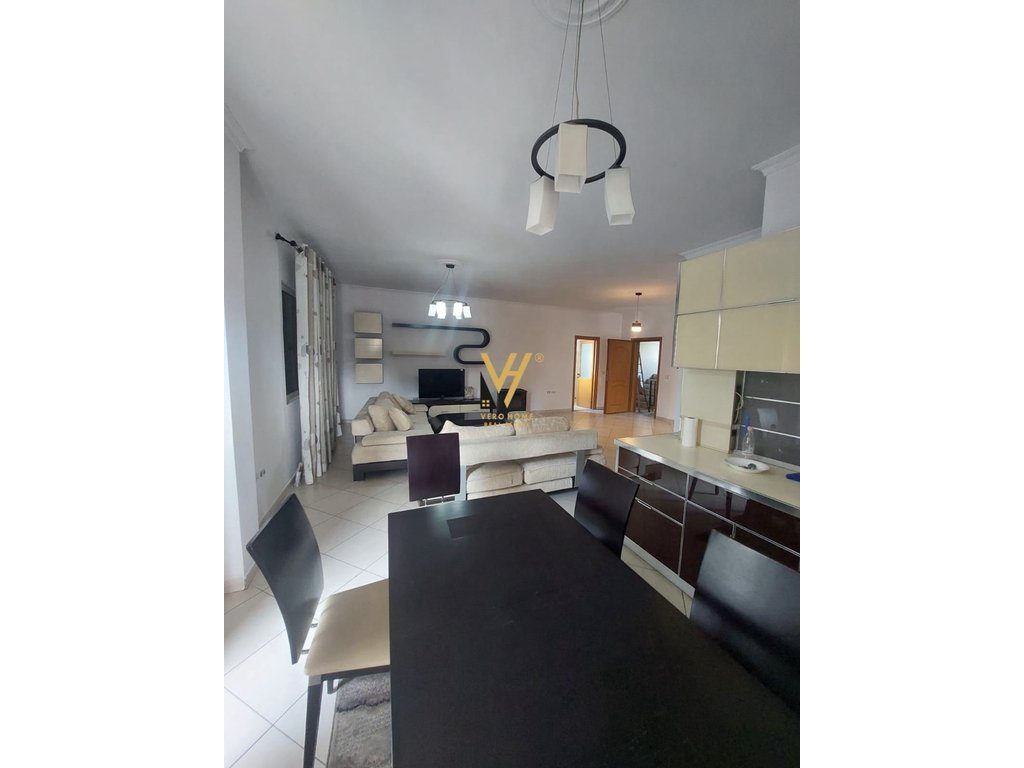 JEPET APARTAMENT 3+1+2 BLK ME QERA NE SELITE 60.000 LEKE 2