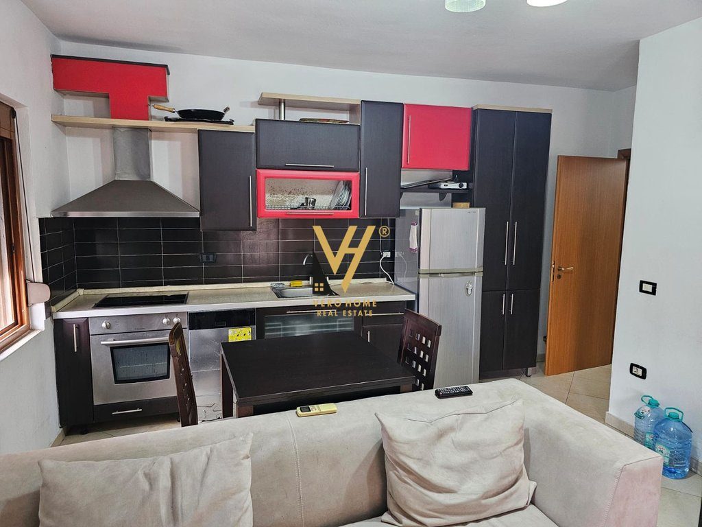 JEPET APARTAMENT 2+1+BLK ME QERA TE 21 DHJETORI 700 EURO 2