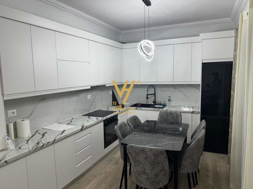JEPET APARTAMENT 2+1+BLK ME QERA NE SAUK 63.000 LEKE 3