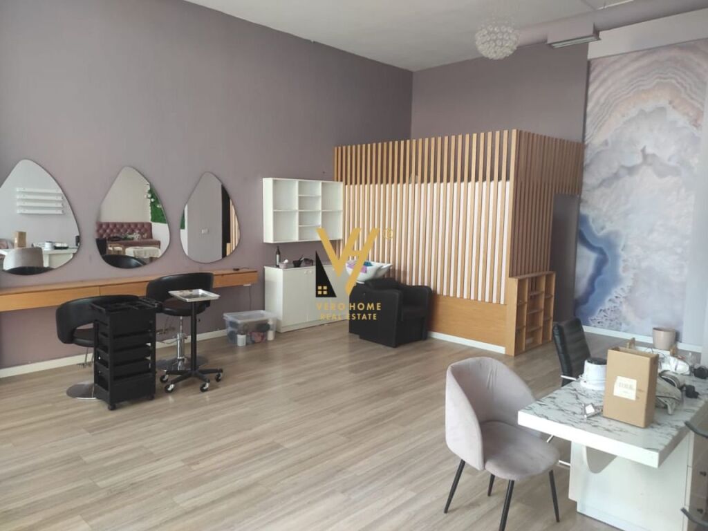 Shitet dyqan te Rruga Margarita Tutulani 60 m2 1