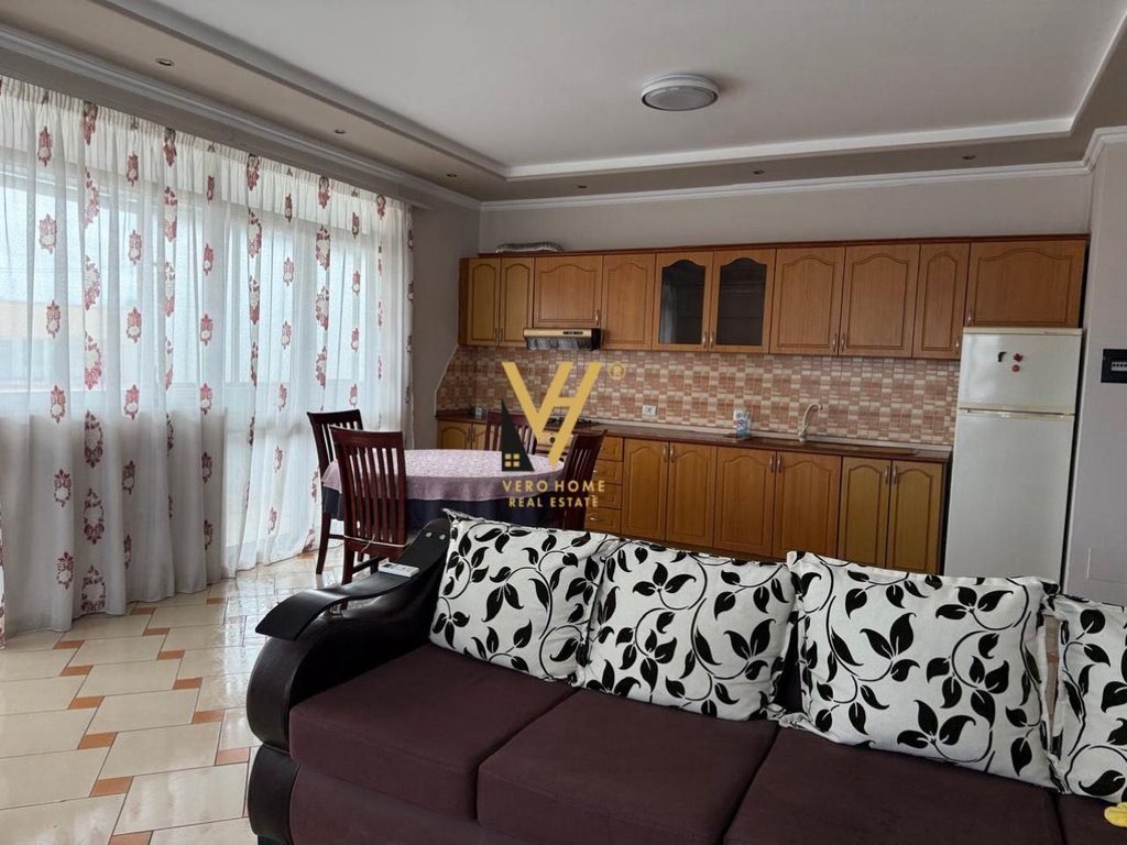 JEPET APARTAMENT 2+1+BLK ME QIRA TE KOMUNA PARISIT 60.000 LEKE 2