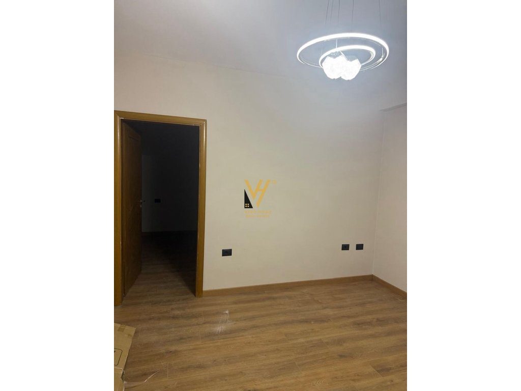 JEPET ZYRE 60 M2 ME QERA NE ALI DEM 50.000 LEKE 4