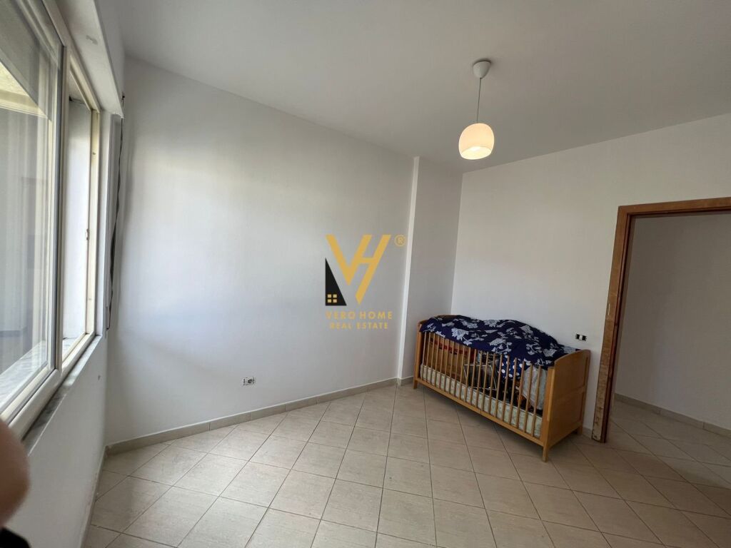 Shitet Apartament 2+1+ballkon te Globi , Rruga e Kavajes 117 m2 3