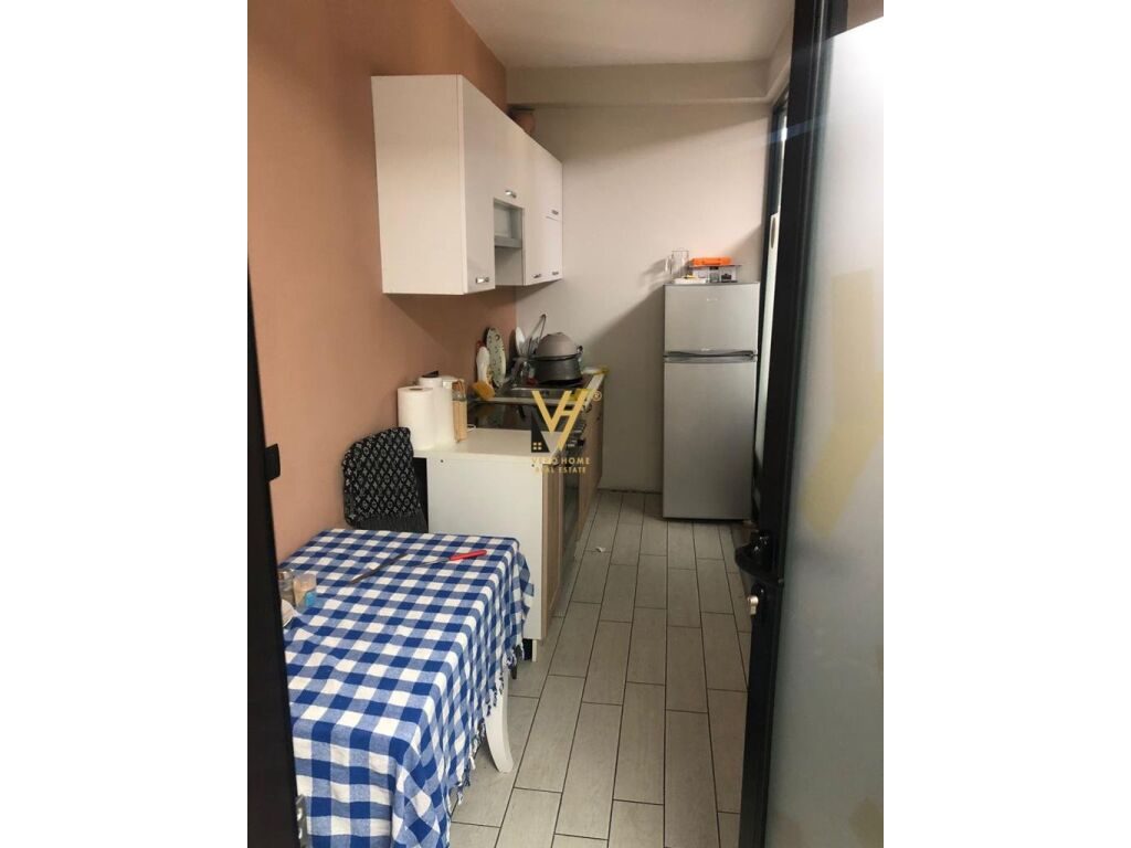 Jepet zyre me qera te Blloku 160 m2