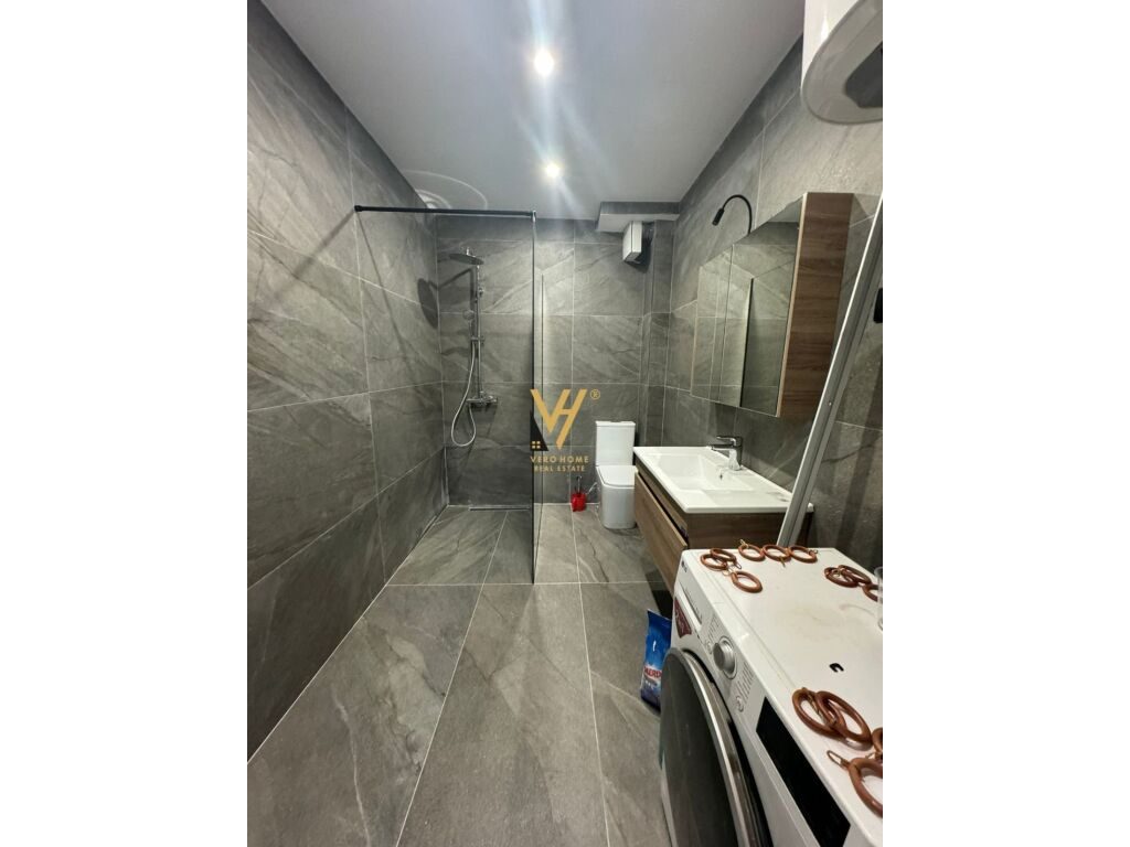 Jepet Apartament 3+1+2 me qera te Komuna e Parisit 168 m2 3