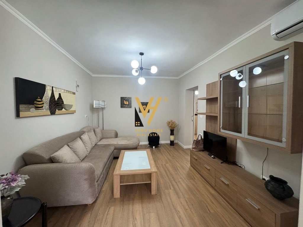 JEPET APARTAMENT 2+1 ME QERA TEK BLLOKU 800 EURO