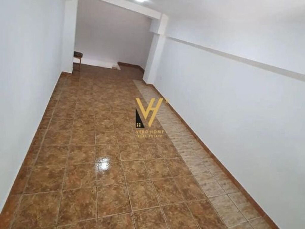 Jepet Dyqan me qera ne Kombinat 20 m2 2
