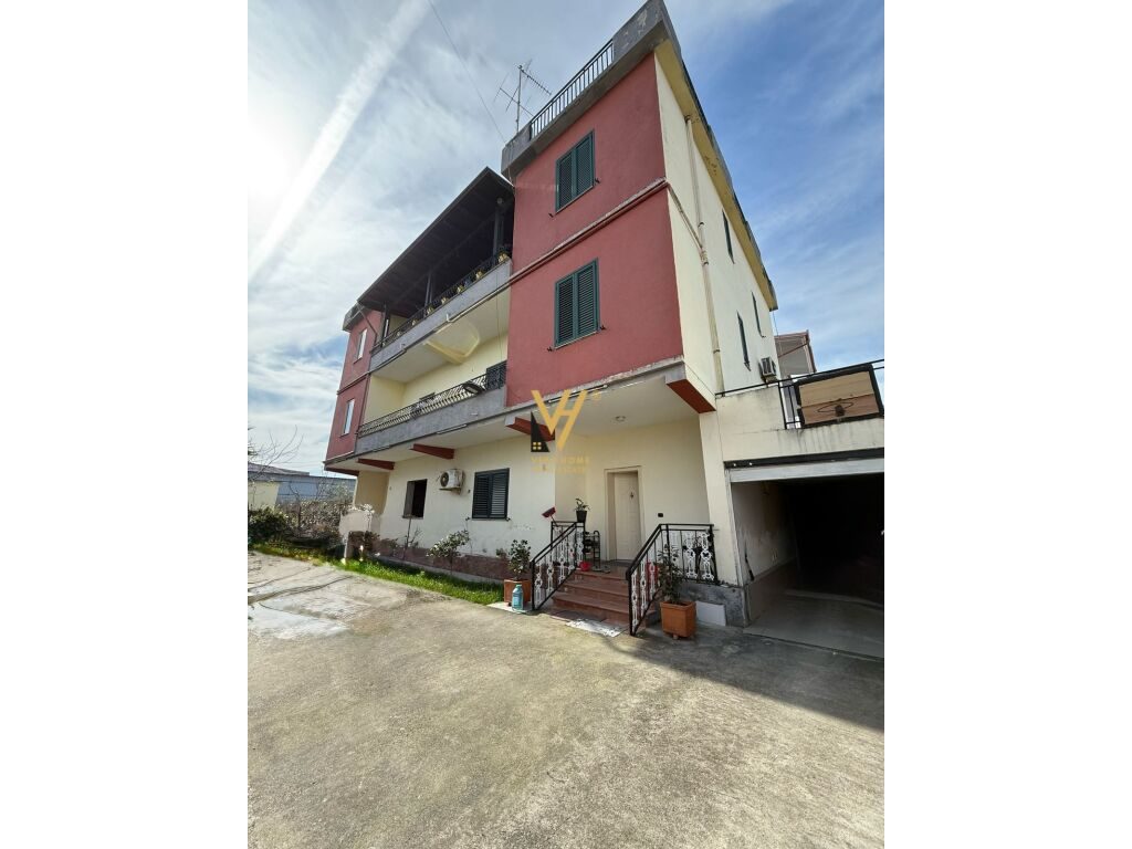 SHITET VILE TRE KATESHE NE SHKOZET, DURRES 400.000 EURO
