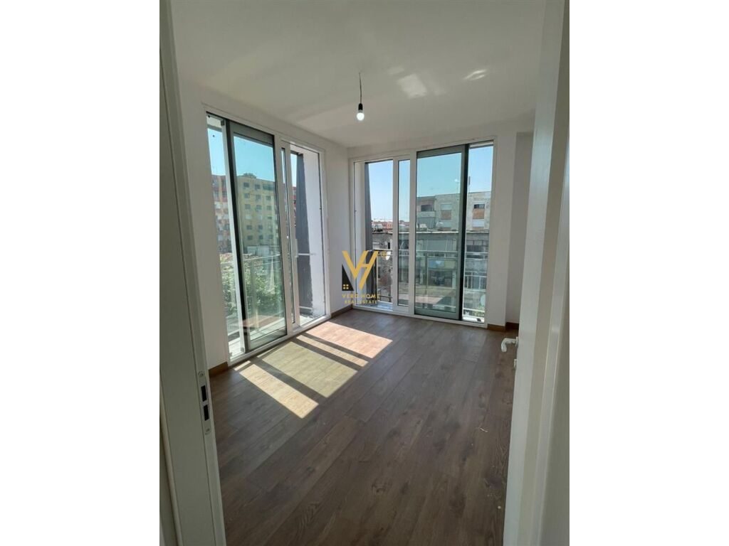 Shitet Apartament 2+1+ballkon te Rruga e Dibres 90 m2 2