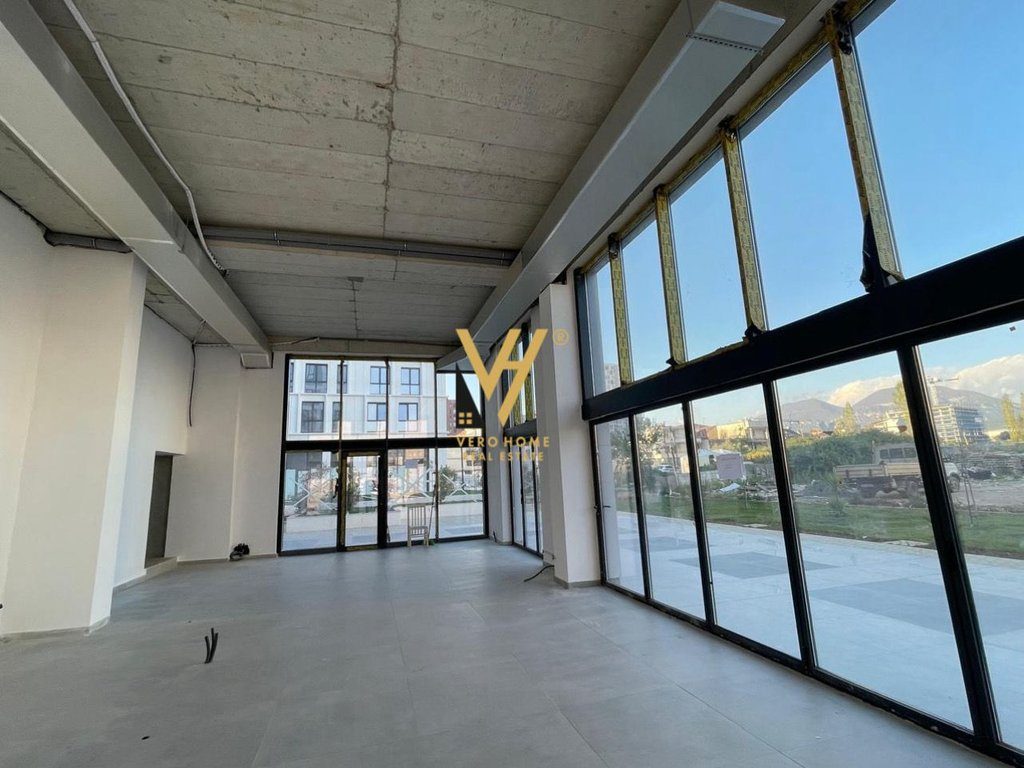 JEPET AMBIENT BIZNESI 120 M2 ME QIRA TE BULEVARDI I RI 1.500 EURO 2