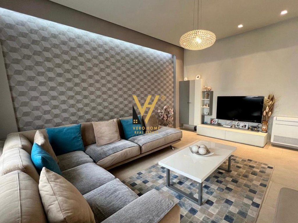 JEPET APARTAMENT 2+1 ME QERA PRANE RING CENTER 1.200 EURO 2